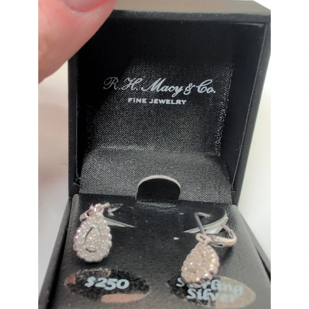 NWT R.H. Macy & Co 925 Sterling Silver 1/4CT Diamond teardrop earrings